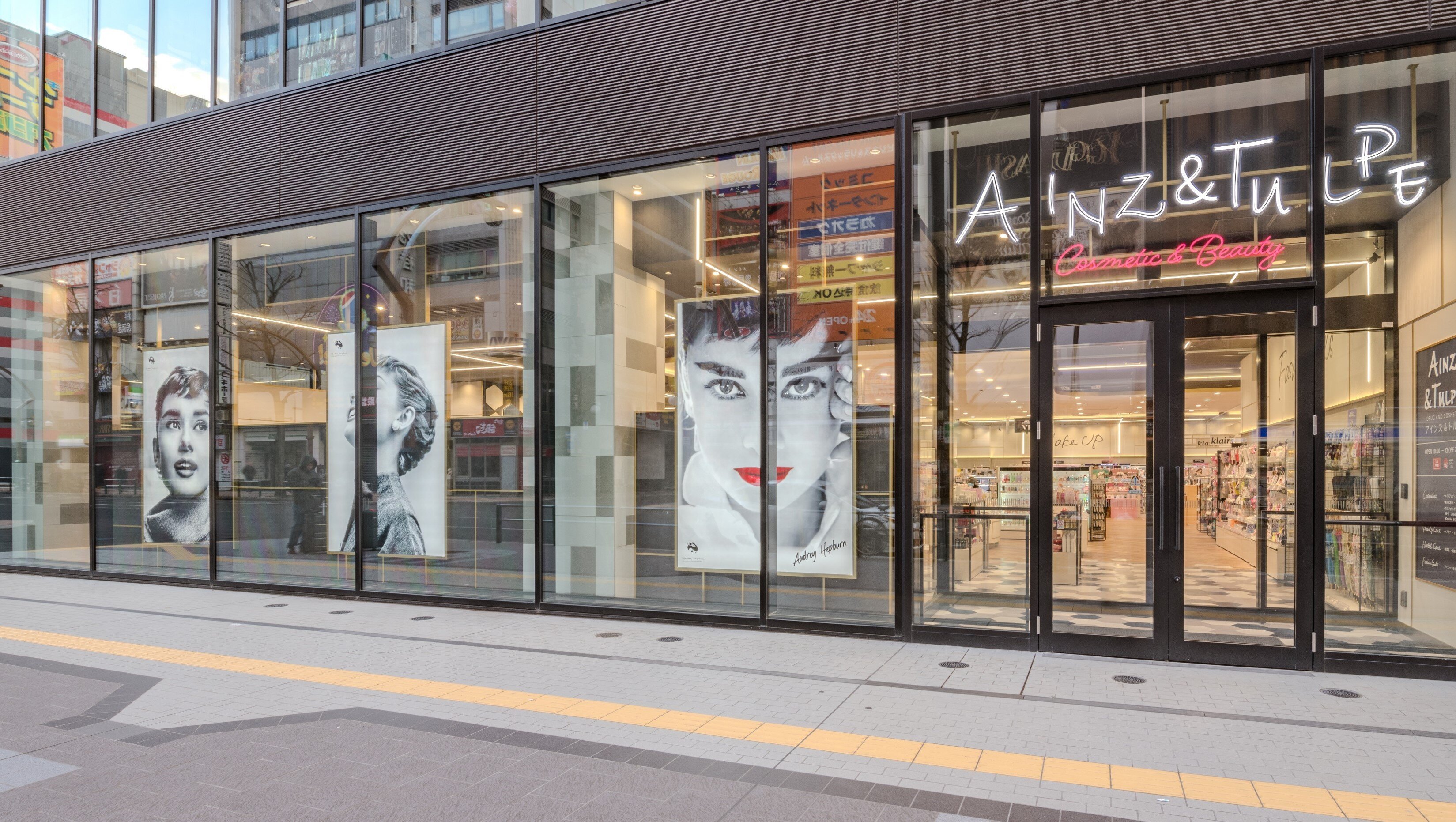アインズ&トルペ ココノススキノ店 外観写真